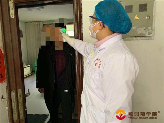 荥经90后情侣推迟婚期投入抗疫：一人是警察一人是护士
